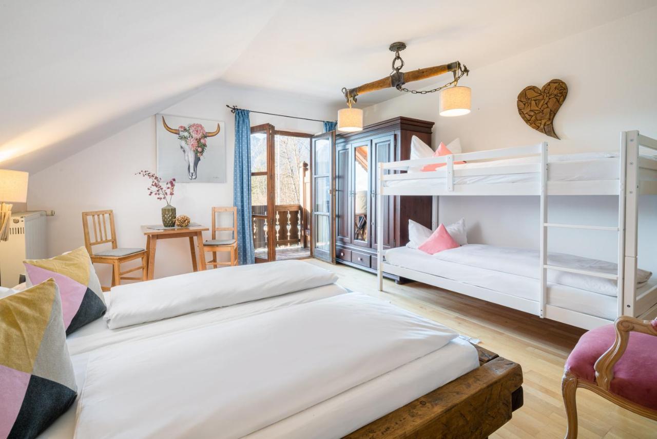 Zur Schoenen Aussicht Hotel Garni Гармиш-Партенкирхен Екстериор снимка