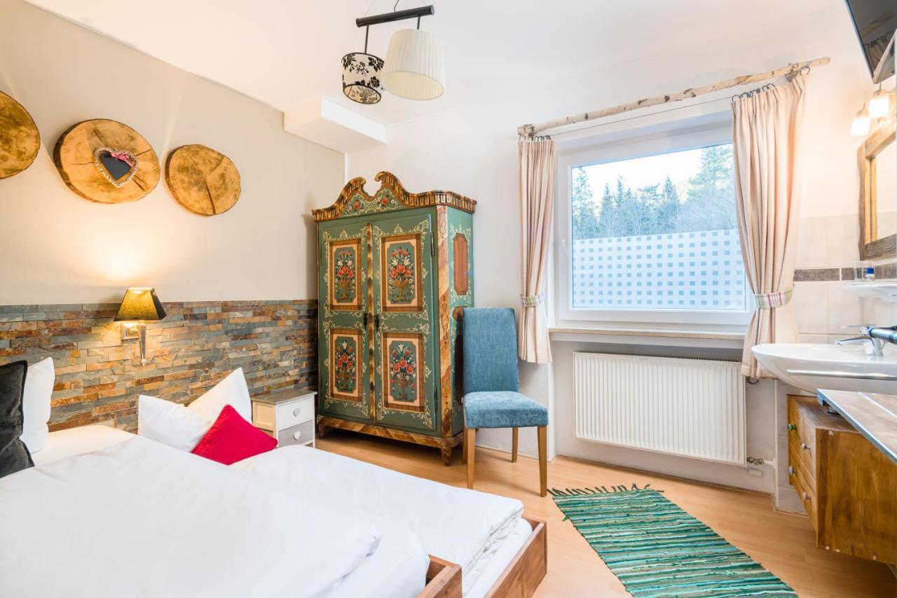 Zur Schoenen Aussicht Hotel Garni Гармиш-Партенкирхен Екстериор снимка